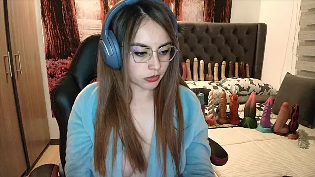 sofia23dirty live cam on StripChat
