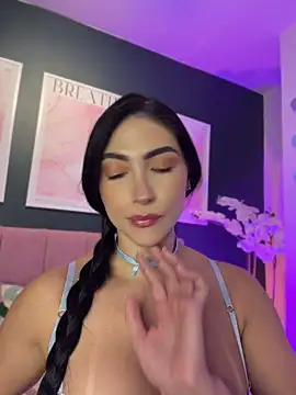 ItsTatiana live cam on StripChat
