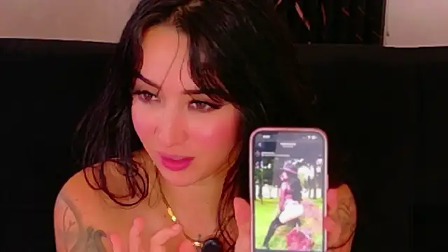 EmmyEvans1 live cam on StripChat