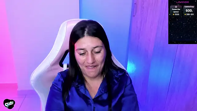 Saskyaa live cam on StripChat