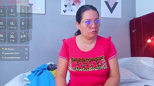 kinkymaturee live cam on StripChat