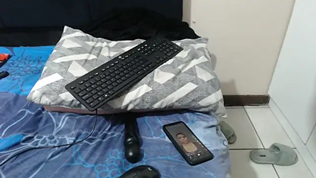 SweetHotBabby18 webcam