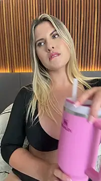 EmiilyAdams_ webcam