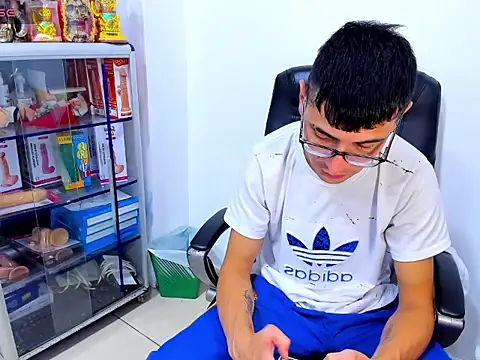 Alexx_bigcockk_ live cam on StripChat
