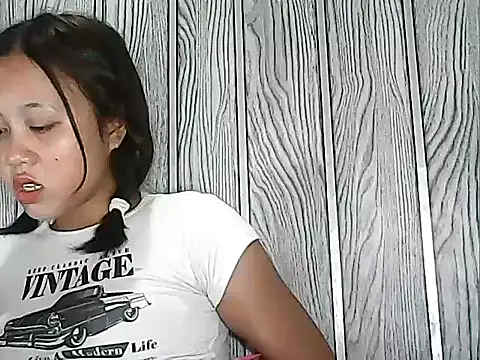 Yours_AsianPinayGirl18 webcam