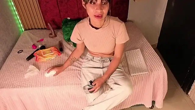 Mia_Belmonte webcam
