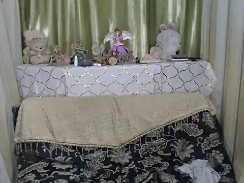 WILDWHORE_HUGECOCK webcam