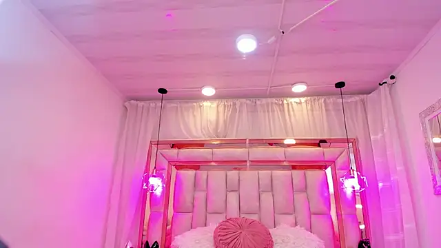 Francesca_Skuirt webcam