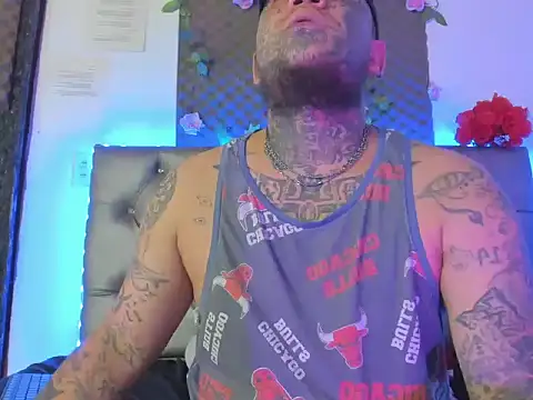 TattooedKlavel webcam