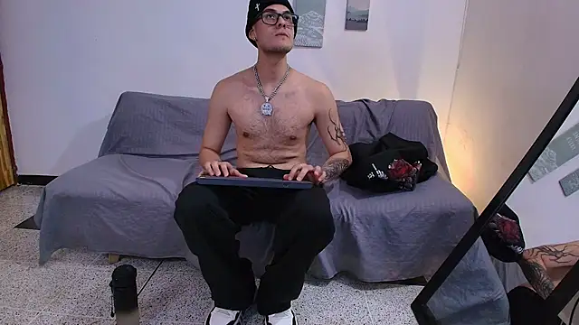 Vlad__night live cam on StripChat