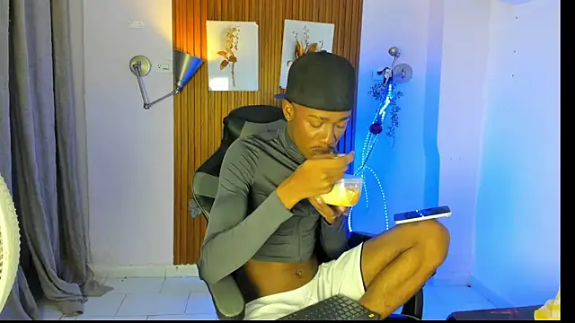 Ikaro_blue live cam on StripChat