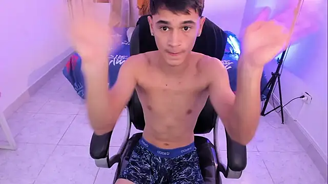 Aron_Boyy live cam on StripChat