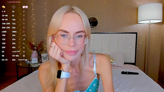 bellatip live cam on StripChat
