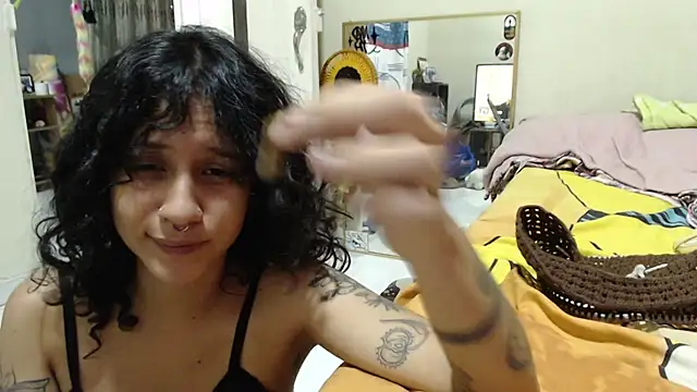 AlinaWoolf_ live cam on StripChat