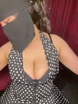 RooVaaN-Xx live cam on StripChat
