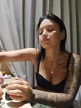 LorenRosse live cam on StripChat