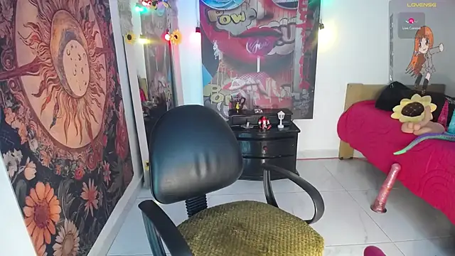 coralinee101_ live cam on StripChat