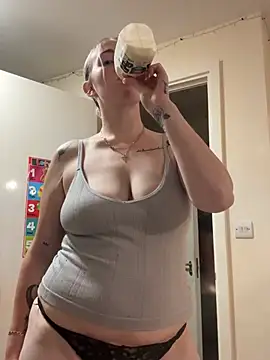 BaddieRiRi224 webcam
