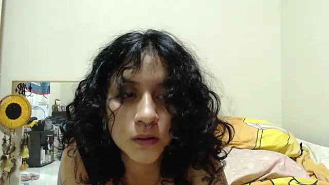 AlinaWoolf_ webcam