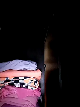 CurvySara1 webcam