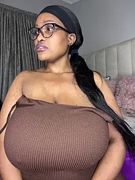 Bustygoddess32 webcam