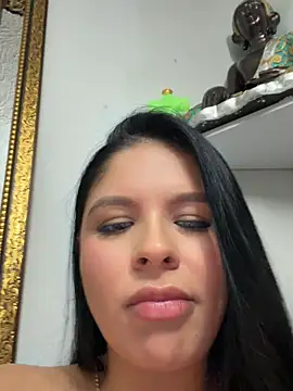 Elara_Luxe webcam