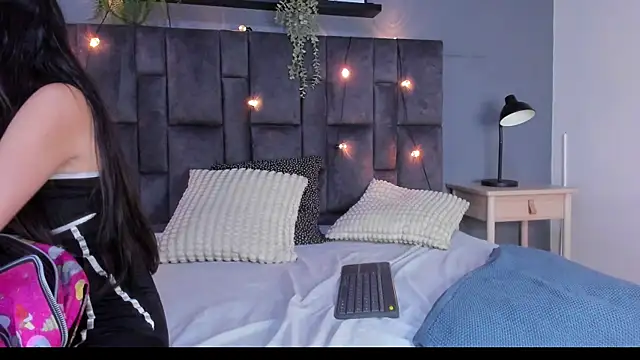 AriaBrown__ webcam