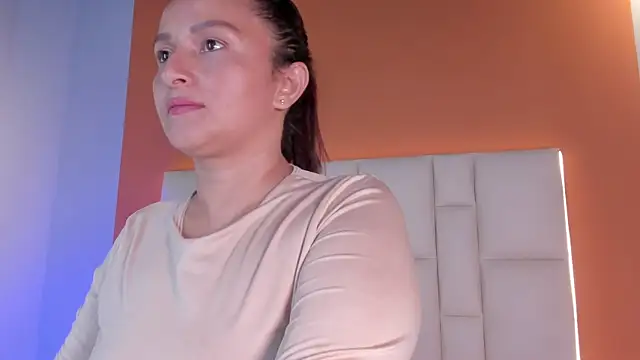 Adela_Rous webcam
