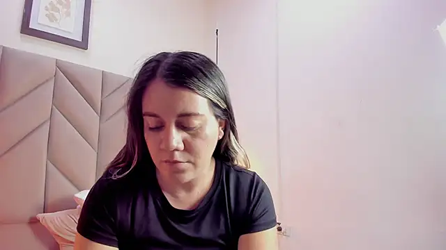 AmelieCrow webcam