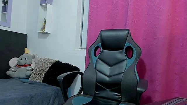 Hanna_long live cam on StripChat