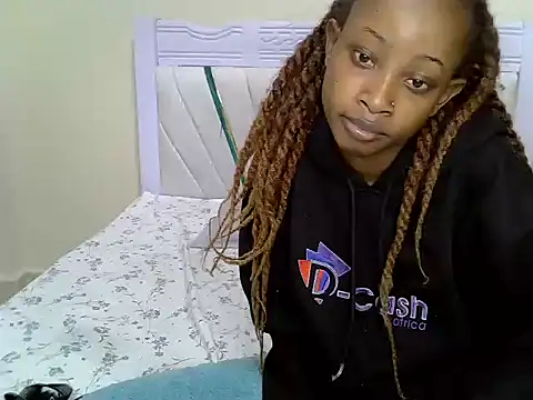 PetiteNoirrr webcam