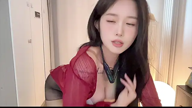 yiyi5588 Live Webcam on Stripchat