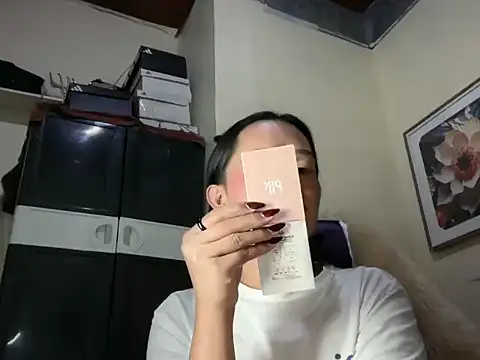 Valentina_Luxe webcam