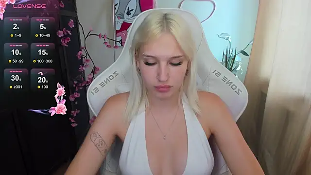 EvelinaLuu webcam
