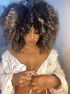 Kendra_curly webcam