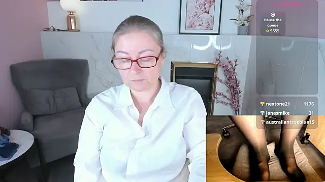 Alexandra_Kind webcam