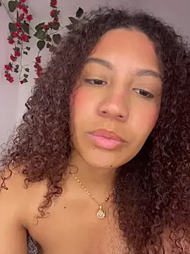Daphnne_Curly webcam
