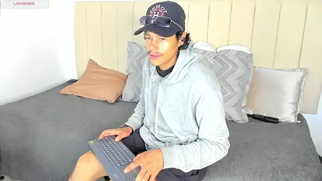 tommyhot7 webcam