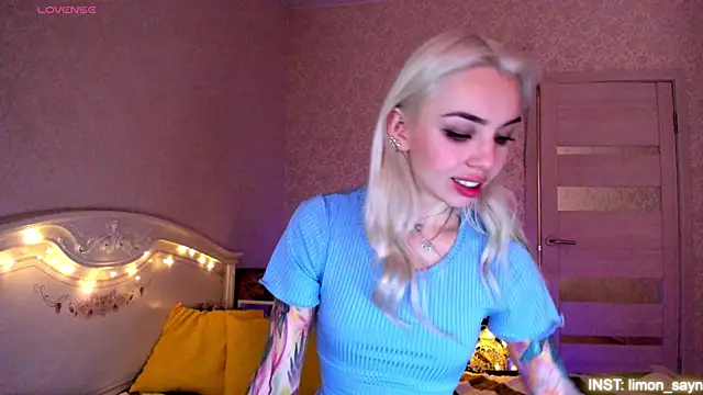LillyMoure_ webcam
