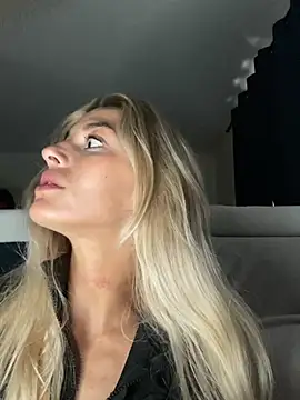 Bellalolahot webcam