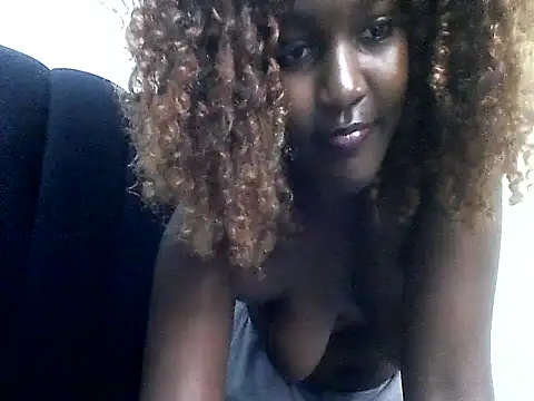 MoonlighMaya webcam