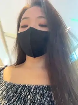 xiaoxiaocheng678 (F milf) - 勾引路人小哥哥摸胸！