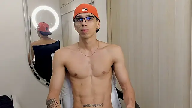 Mheysam_Youngerx webcam