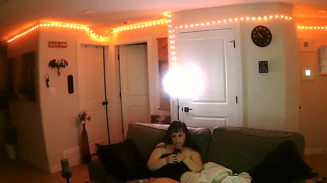 Queenemerald live cam on StripChat