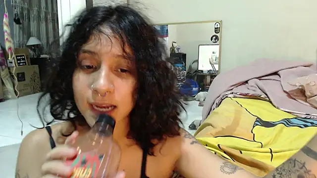 AlinaWoolf_ webcam