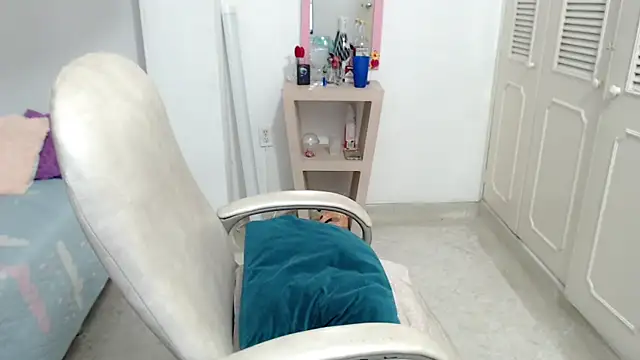 leonela_69 webcam