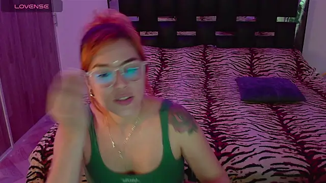 Arya_xia live cam on StripChat
