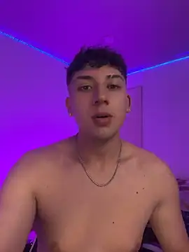 OLIVER_K live cam on StripChat