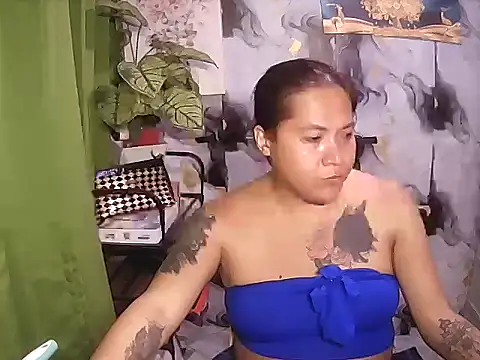 TabooSHOWgirl18 webcam