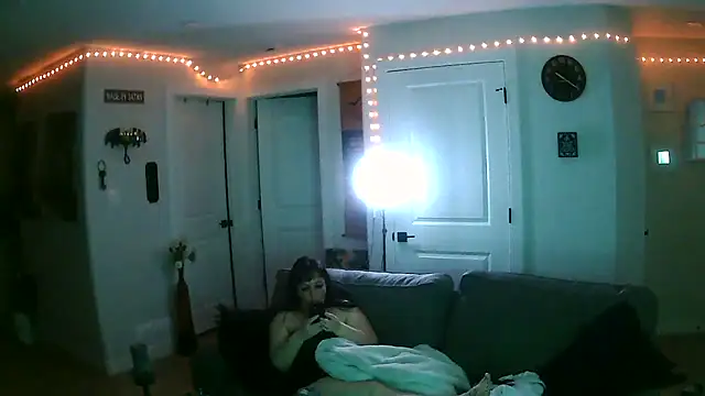 Queenemerald live cam on StripChat